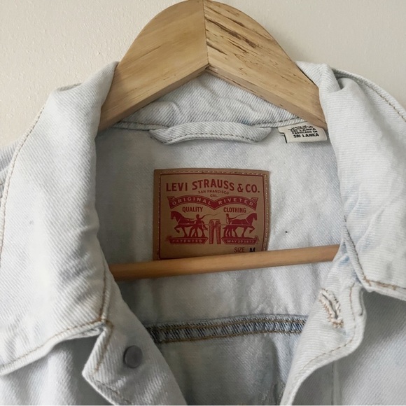 LEVI Strauss & Co Light Wash Embroidery Denim Jacket Size M - Picture 3 of 11